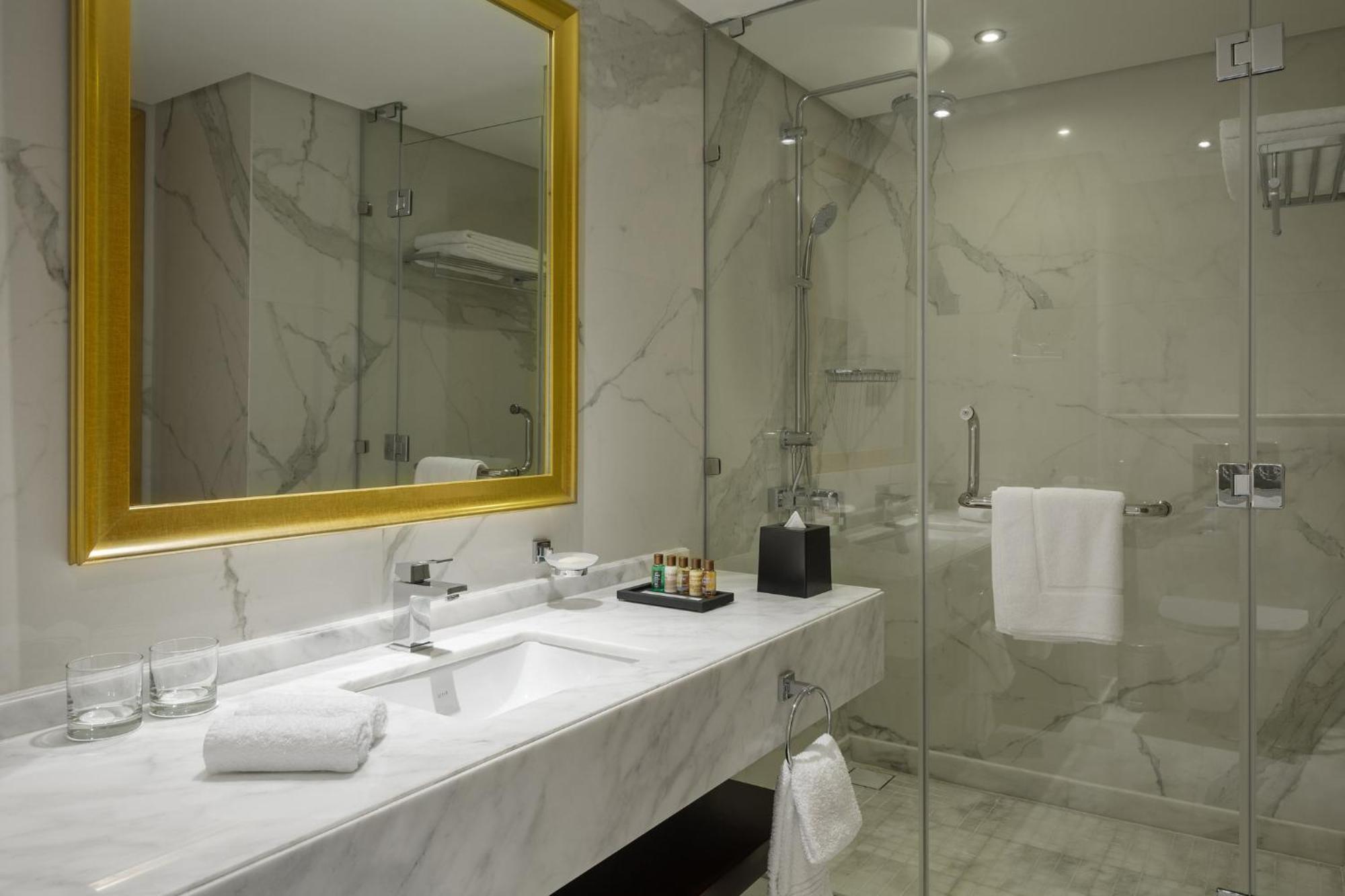 Sheraton Makkah Jabal Al Kaaba Hotel Mekka Kültér fotó Bathroom