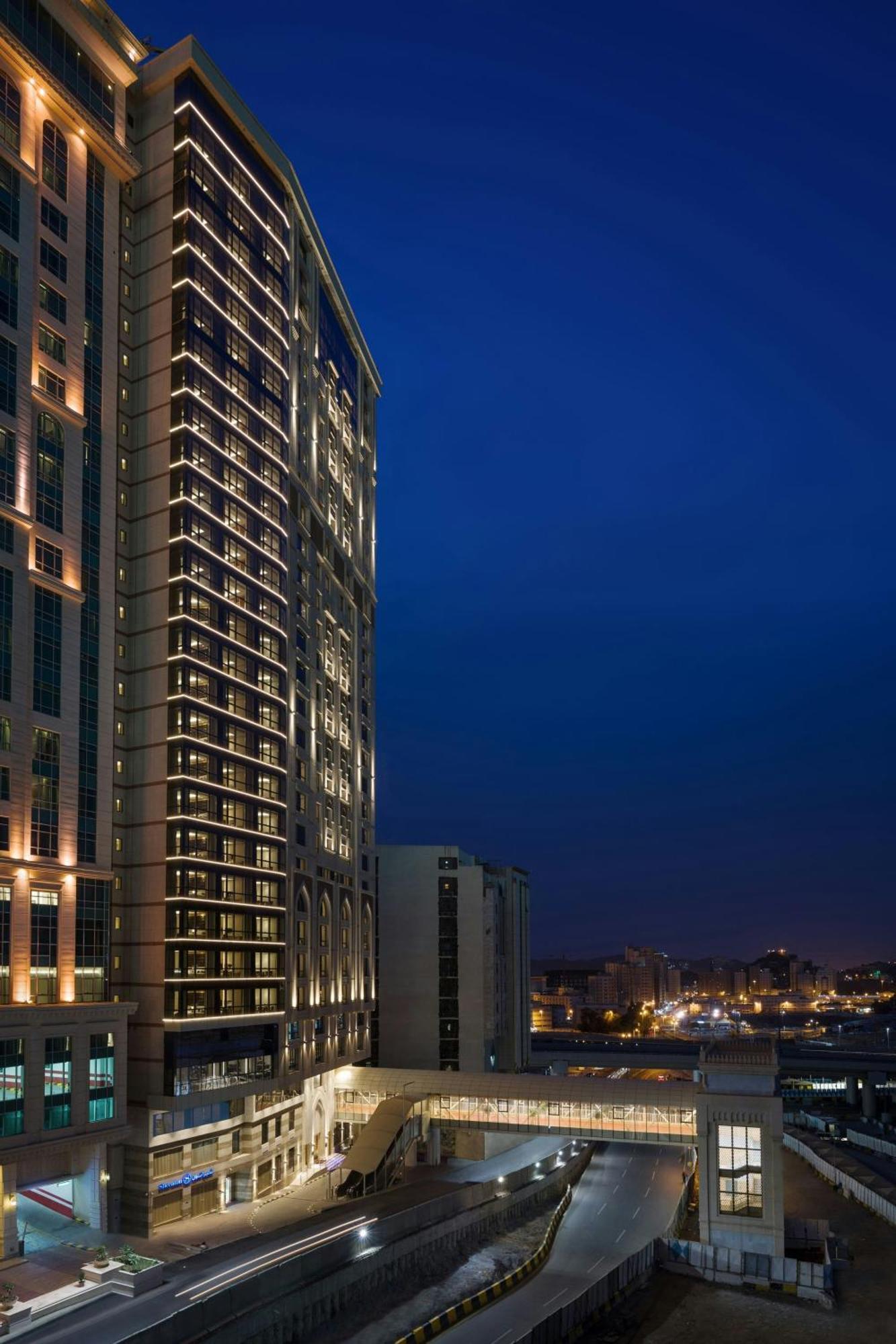 Sheraton Makkah Jabal Al Kaaba Hotel Mekka Kültér fotó Residential complex in the city