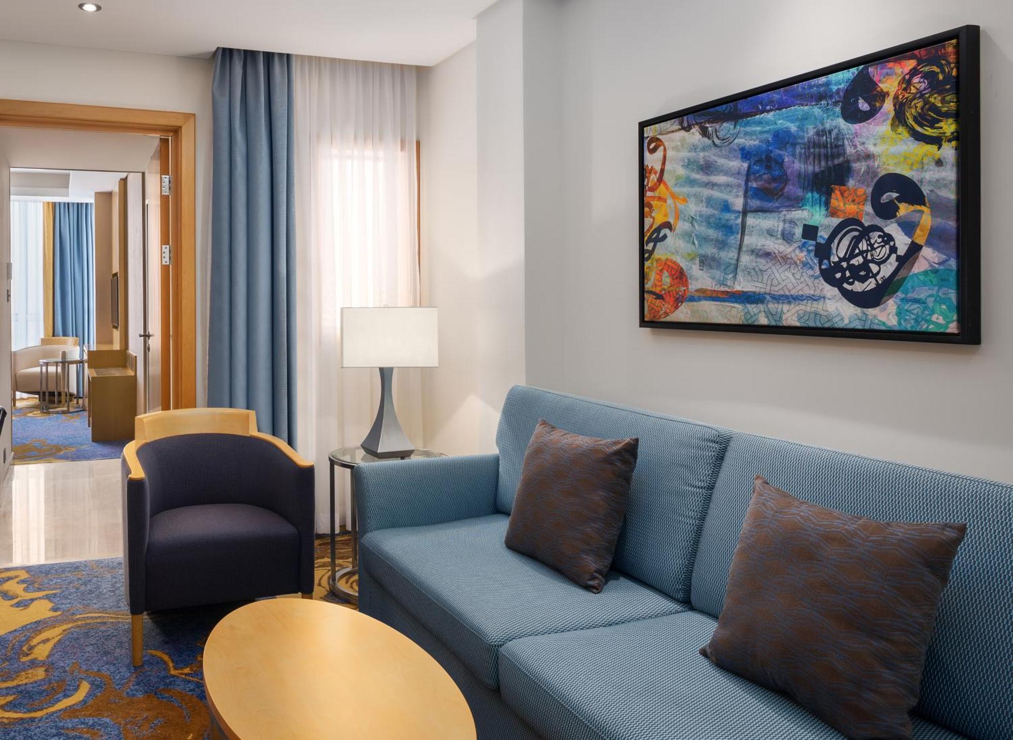 Sheraton Makkah Jabal Al Kaaba Hotel Mekka Kültér fotó A living room in a suite at the Hilton San Francisco Airport