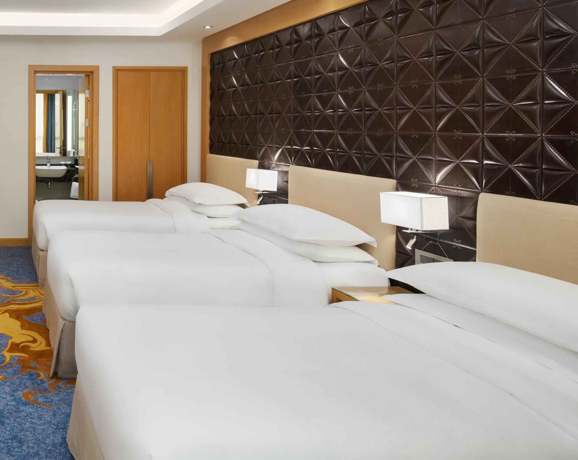 Sheraton Makkah Jabal Al Kaaba Hotel Mekka Kültér fotó A guest room at the hotel