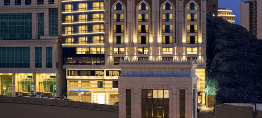 Sheraton Makkah Jabal Al Kaaba Hotel Mekka Kültér fotó The hotel at night